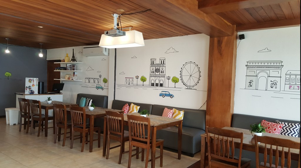 Buscando lugares para los peques de la casa encontré “La Petite Maison Kinder&nbsp;Café”