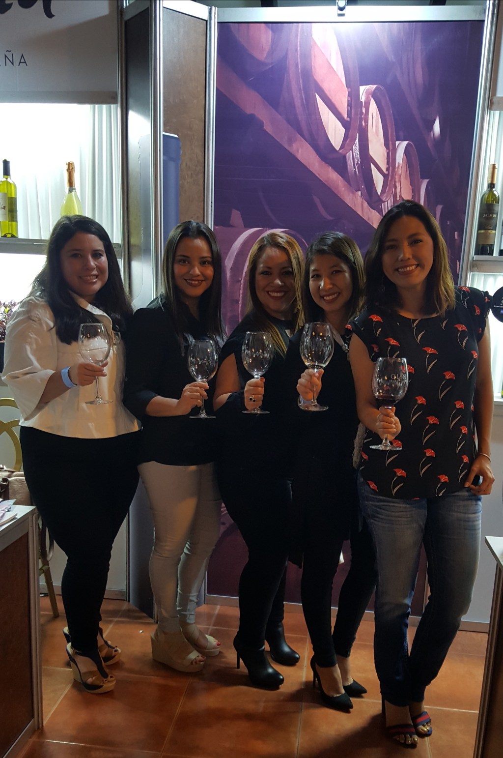 UNA NOCHE DE VINO Y&nbsp;AMIGOS