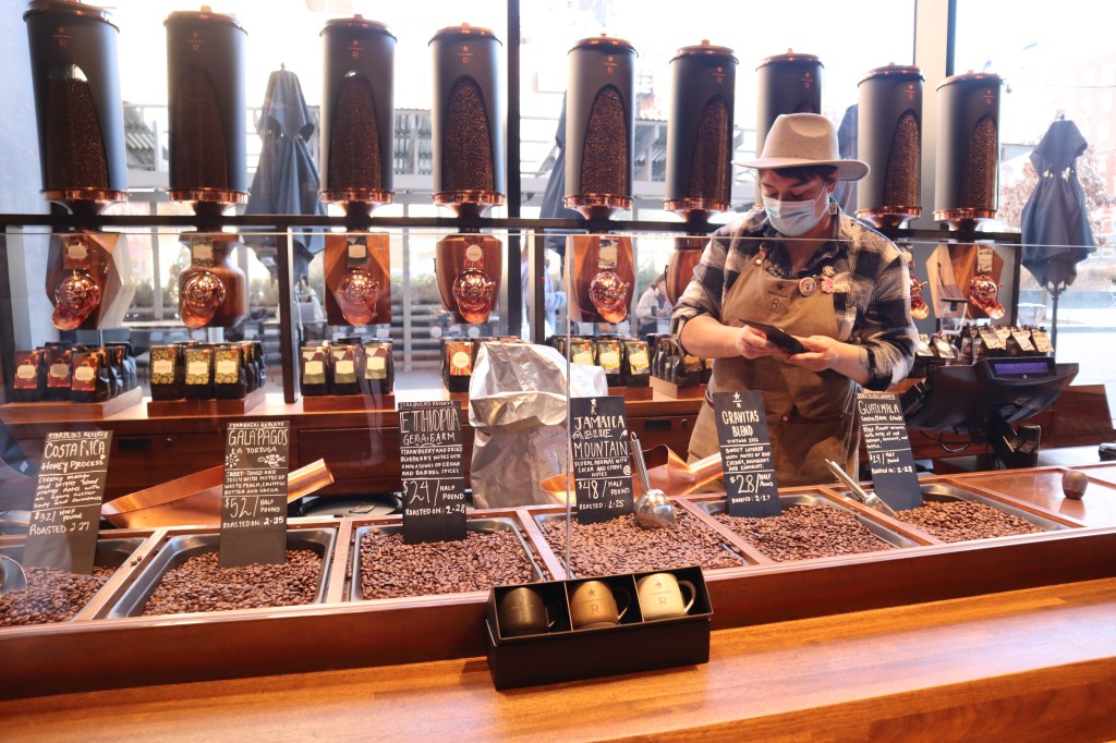 ¿Cómo es Starbucks Reserve Roastery New&nbsp;York?