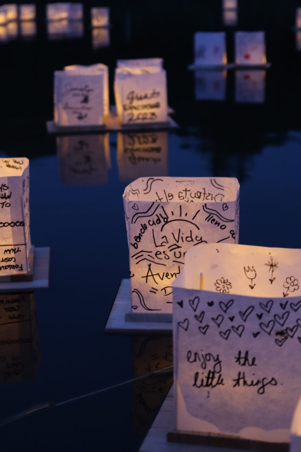 WATER LANTERN FESTIVAL EN&nbsp;IOWA